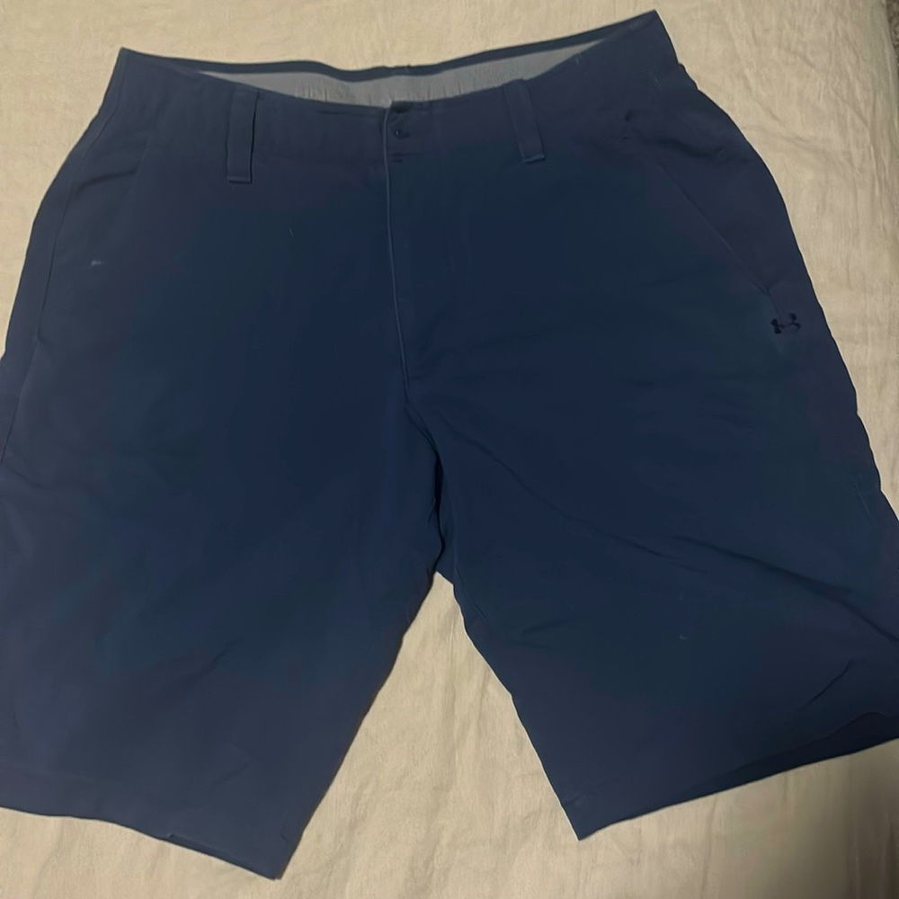 Under Armor
Dress/athletic Shorts
Navy Blue
32” waist